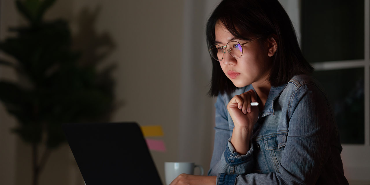 woman at laptop